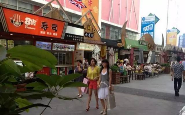 附近的美食街_美食街附近适合做什么配套生意_美食街附近美食