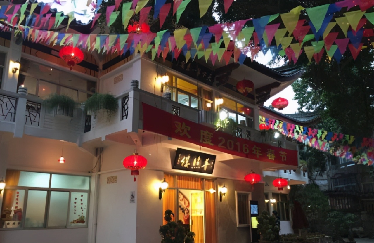 附近的美食街_美食街附近美食_美食街附近适合做什么配套生意