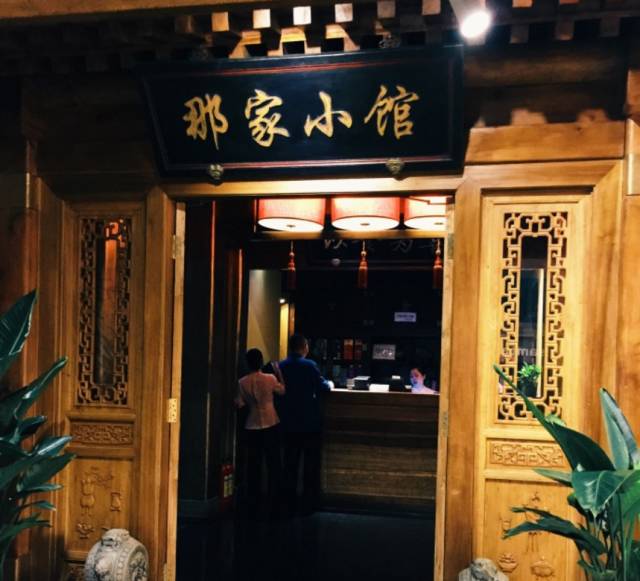 附近的美食街_美食街附近还适合开什么店_美食街附近适合做什么配套生意