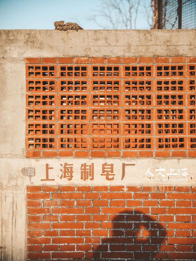 咖啡厅标志设计及含义_地标性咖啡馆的特点_咖啡馆的标志