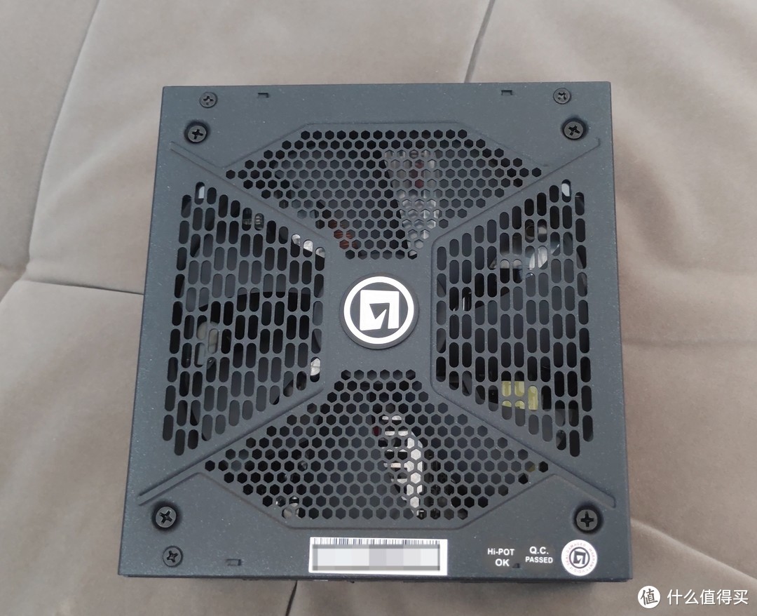 凑完单后4毛多一瓦的十年保金牌电源，美商艾湃电竞 AJ-750M开箱